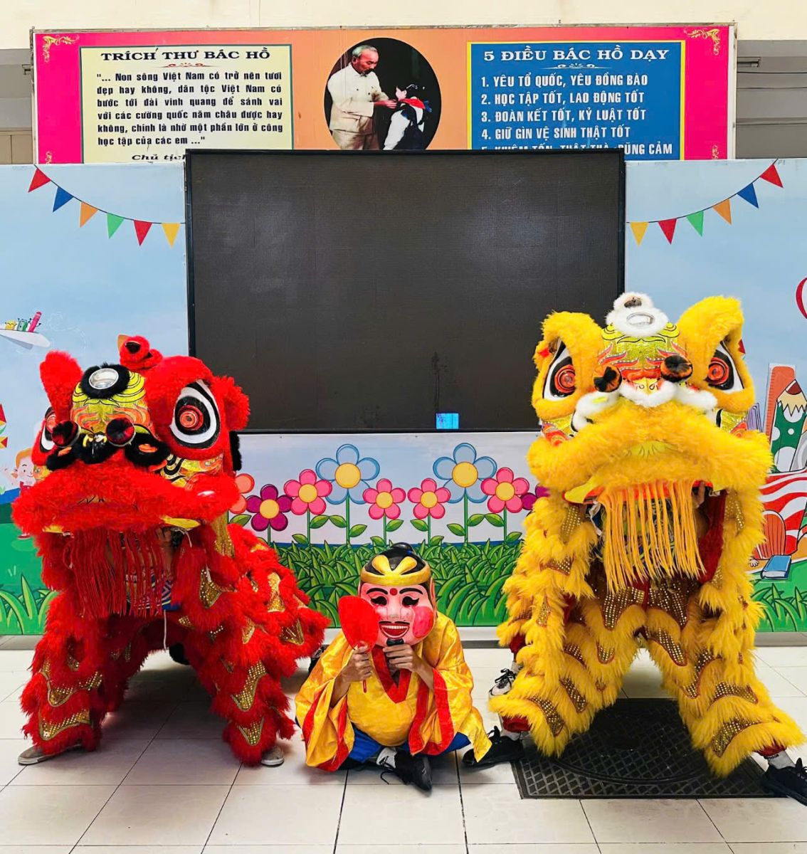 Em Phát tư vấn múa lân