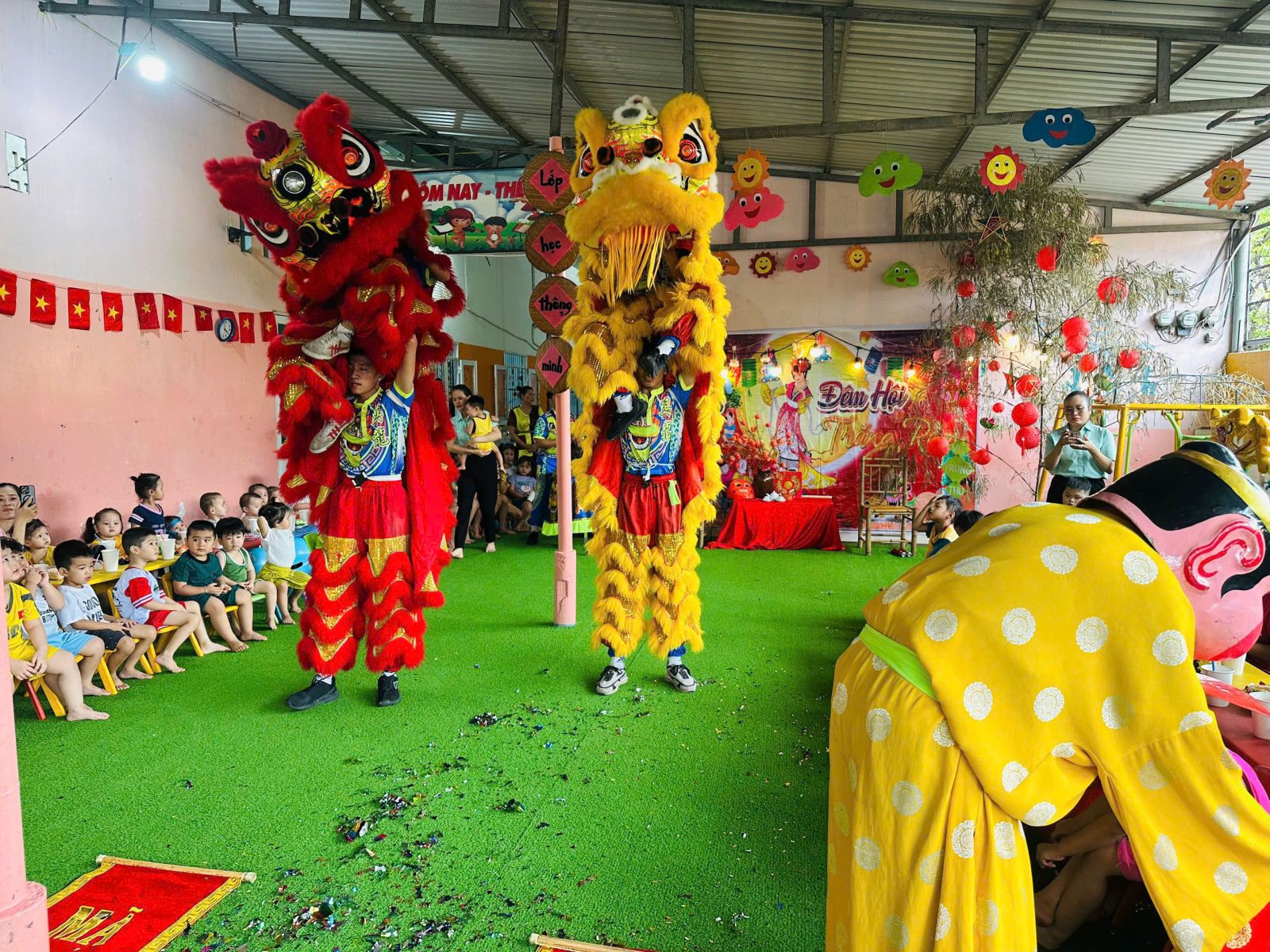 Em Phát tư vấn múa lân